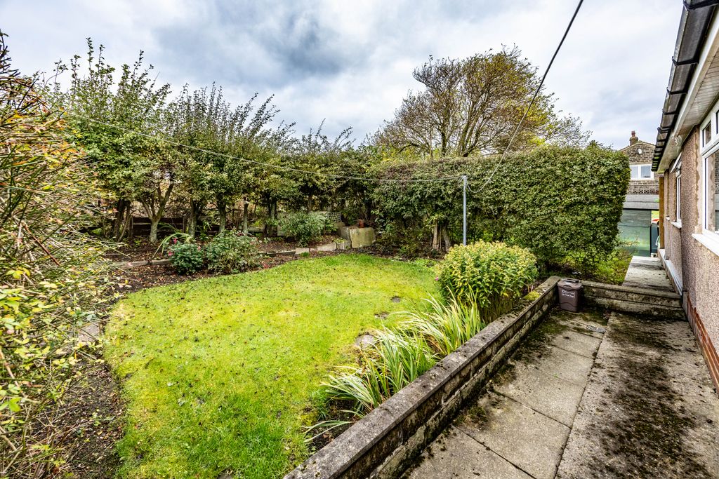 Property photo 3 of 18 Gardens