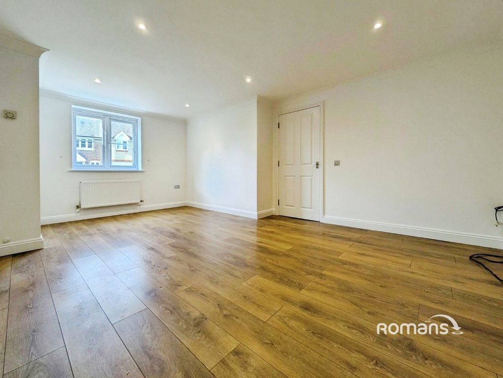 Property photo 3 of 6 Pbox-Img.Jpg