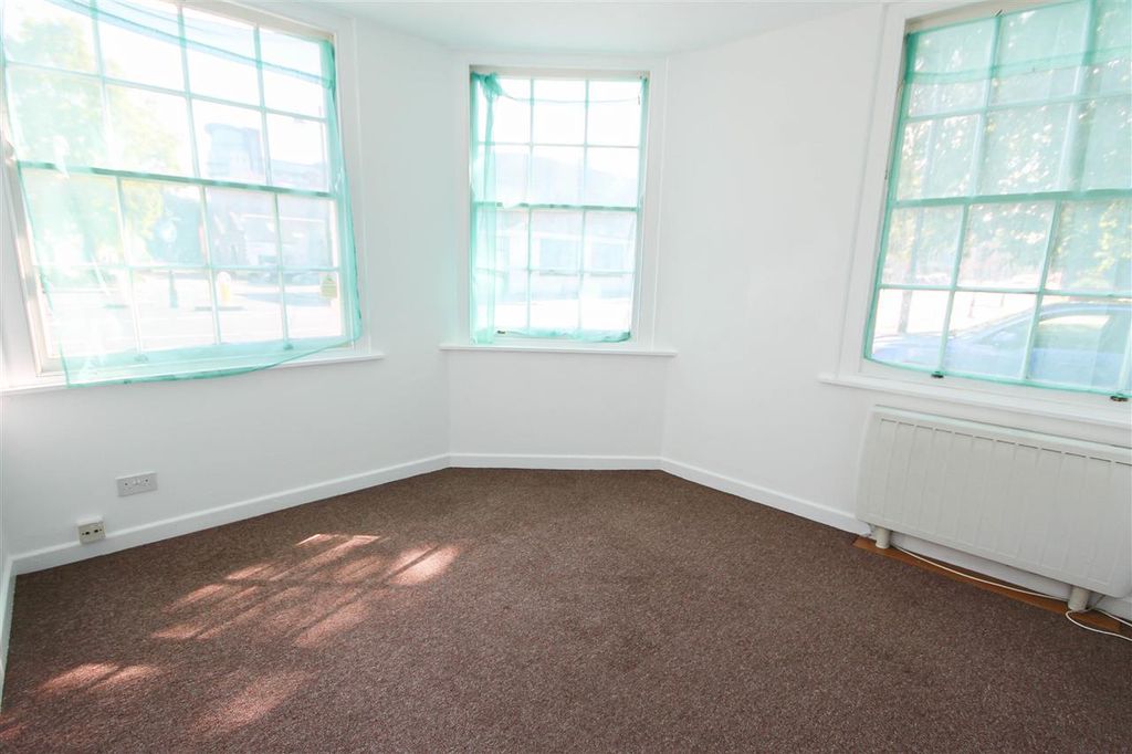 Property photo 2 of 5 Lounge