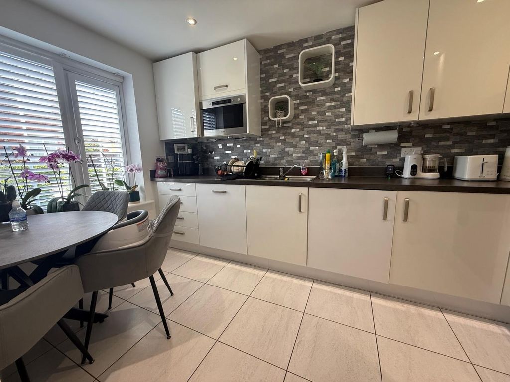 Property photo 2 of 13 21.Jpg