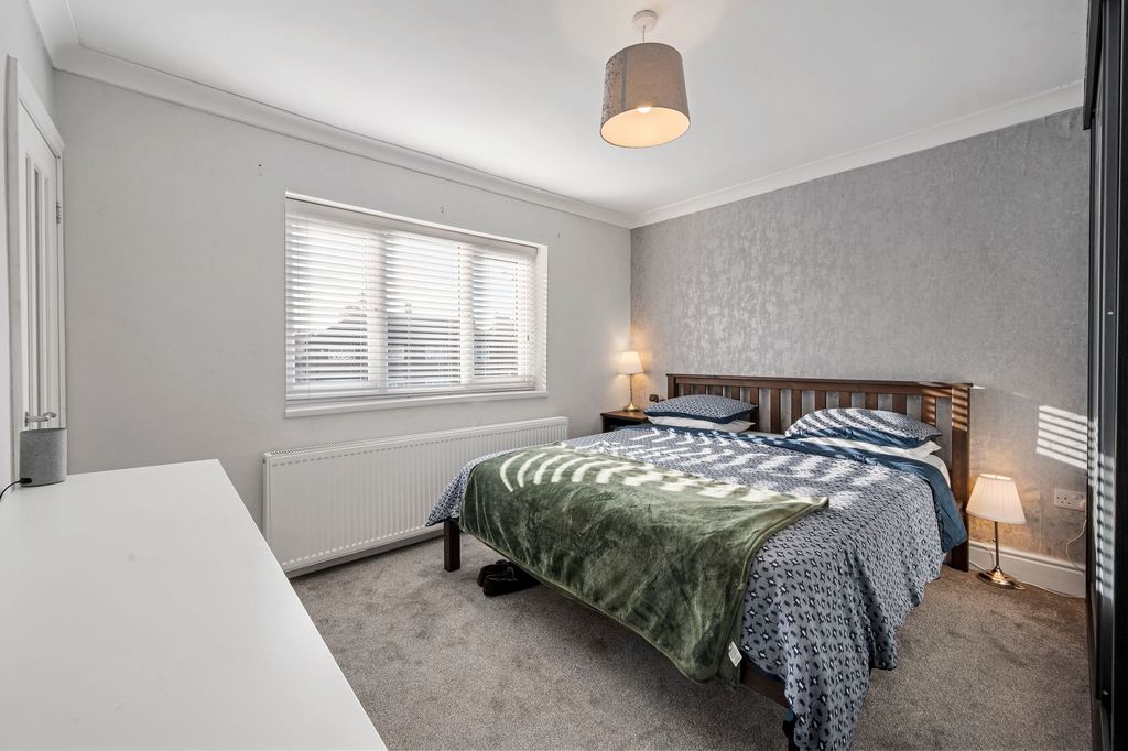 Property photo 3 of 43