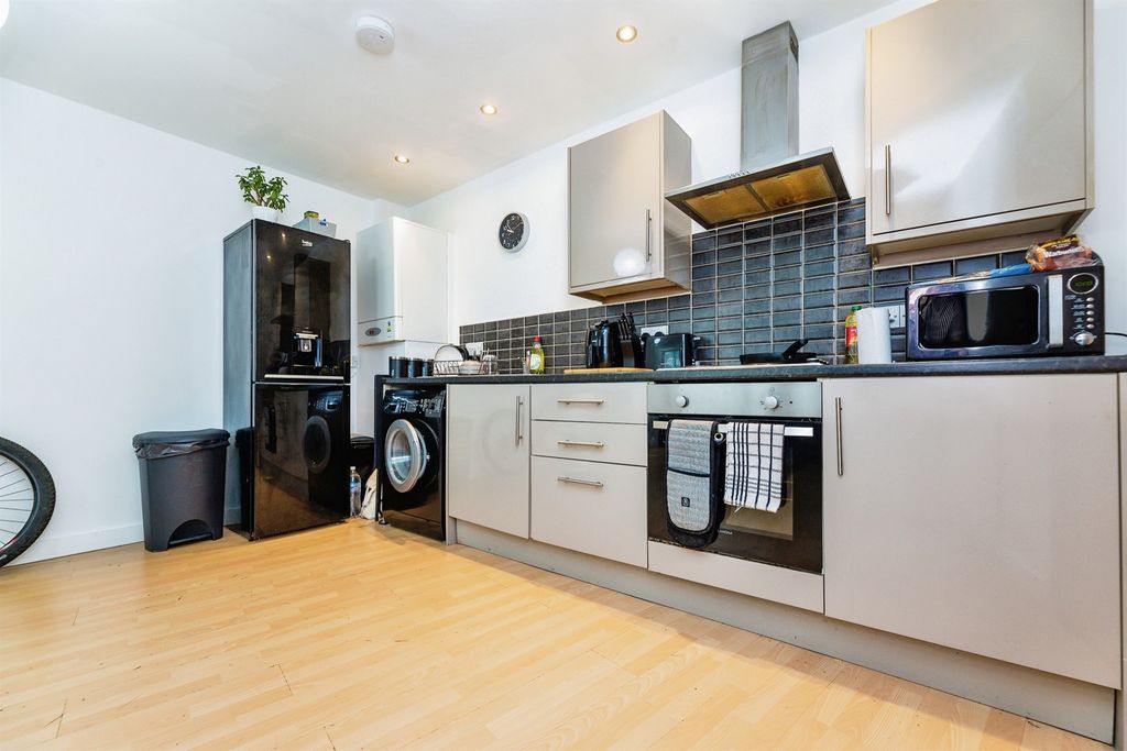 Property photo 3 of 13