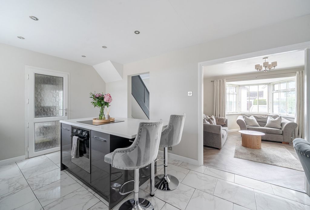 Property photo 3 of 11 1410785-10-69c3B5...