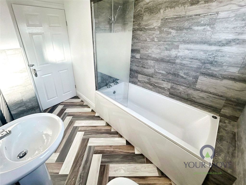 Property photo 3 of 11 Bathroom
