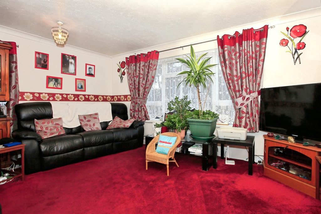 Property photo 2 of 11