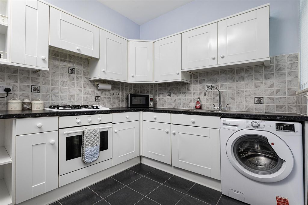 Property photo 3 of 25 Kitchen
