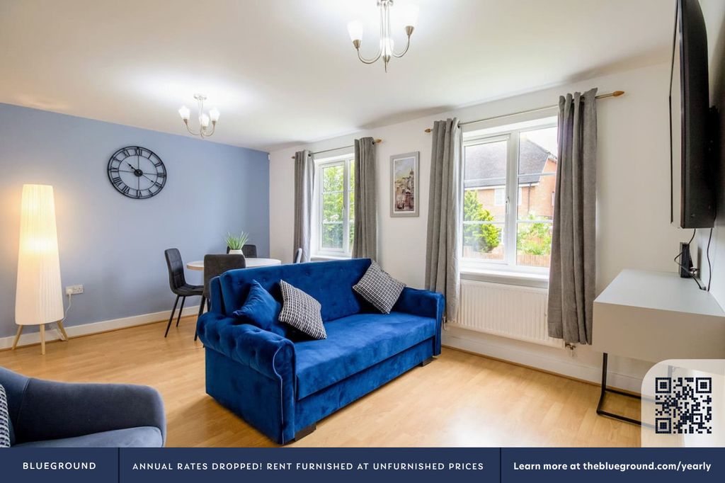 Property photo 3 of 17 Living Room