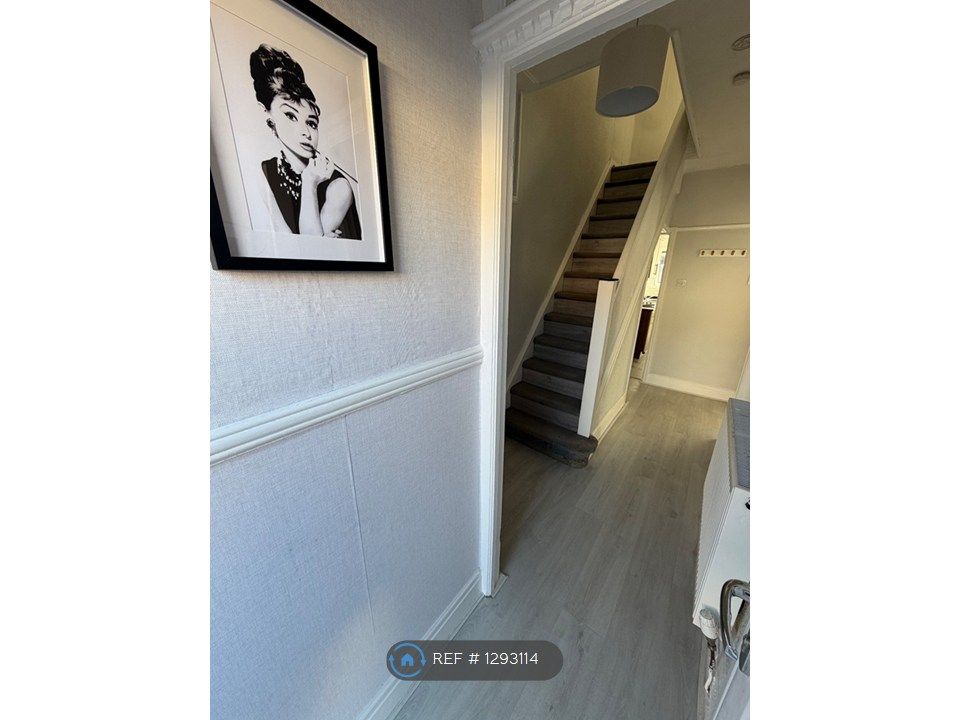 Property photo 3 of 14 Entrance