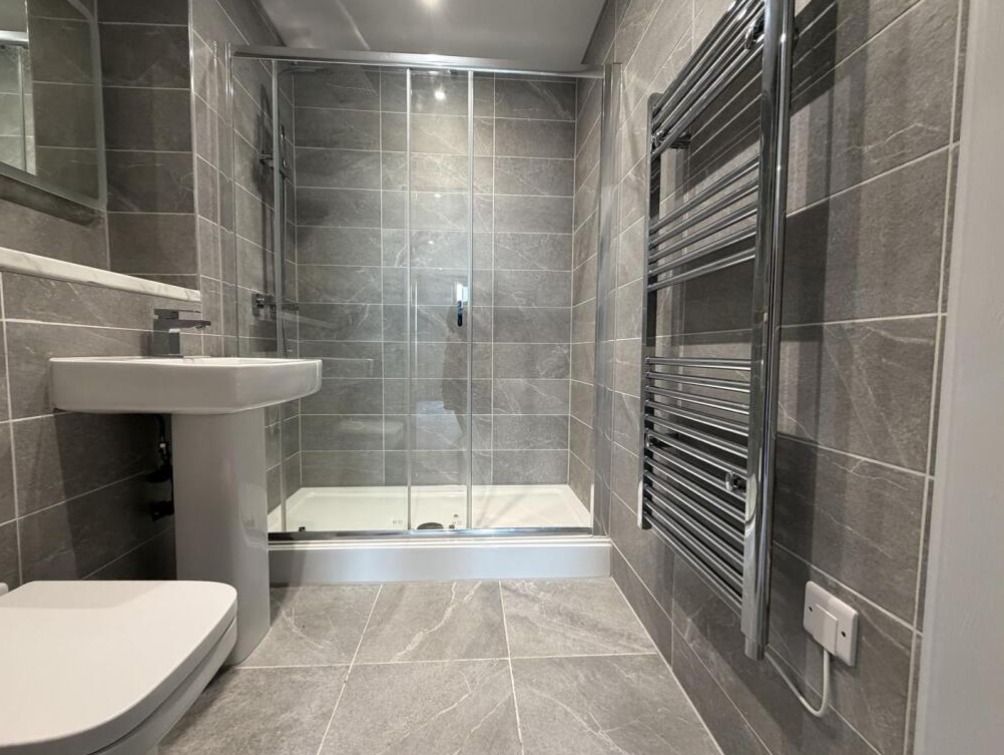 Property photo 3 of 7 Bathroom