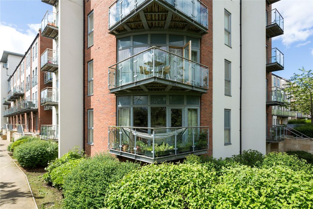 Property photo 1 of 11 Balcony