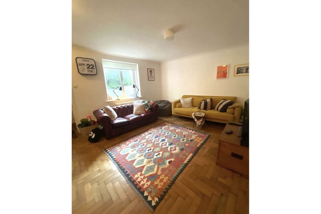 Property photo 2 of 8