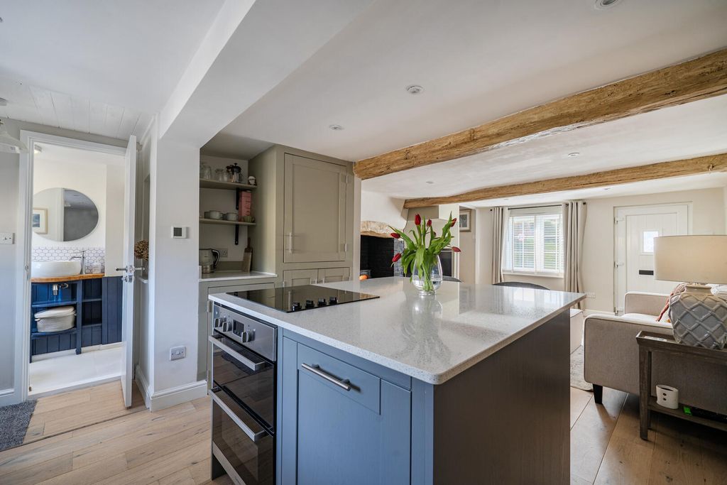 Property photo 3 of 20 Kitchen