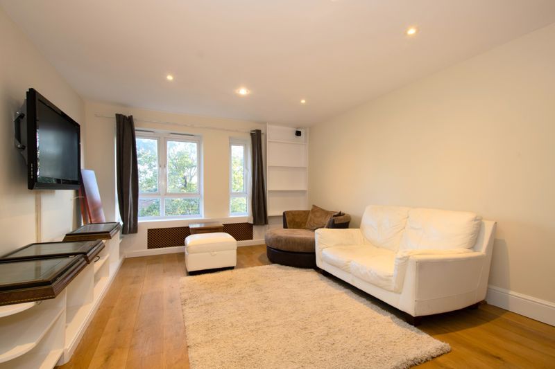 Property photo 2 of 8 Lounge