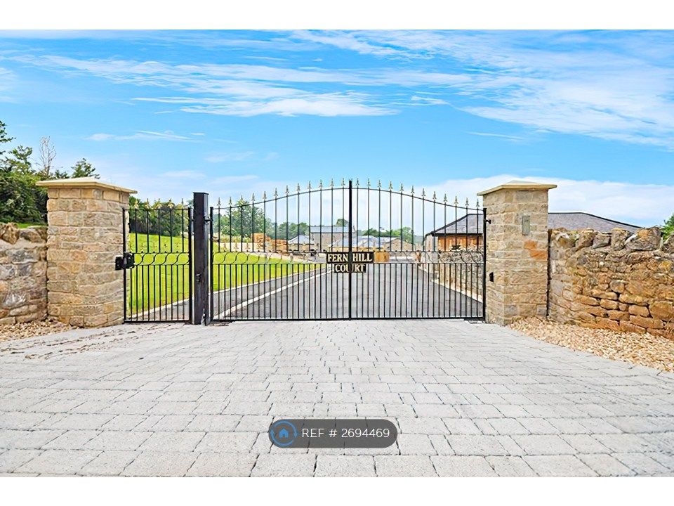 Property photo 1 of 19 Fernhill Court Estate Gates