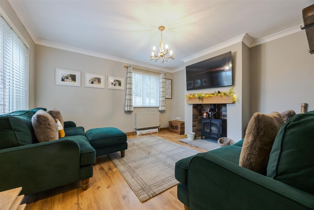 Property photo 3 of 20 Lounge