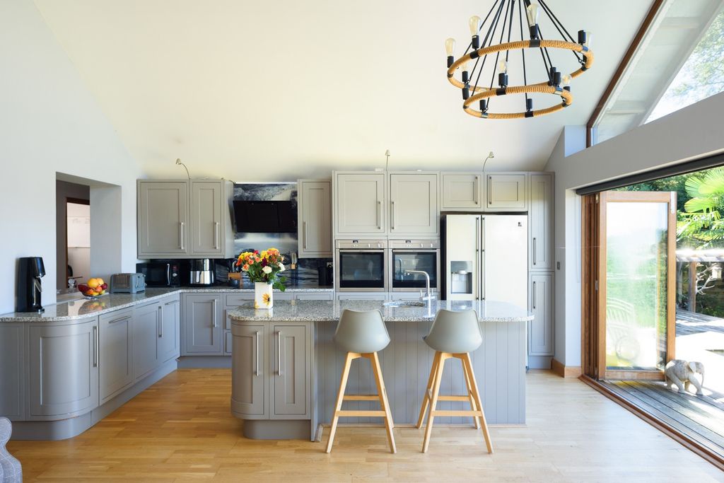 Property photo 3 of 28 5604447