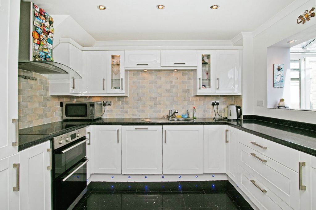 Property photo 3 of 15 Kitchen