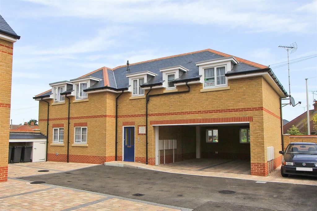 Property photo 1 of 11 Harwich Street, Whitstable