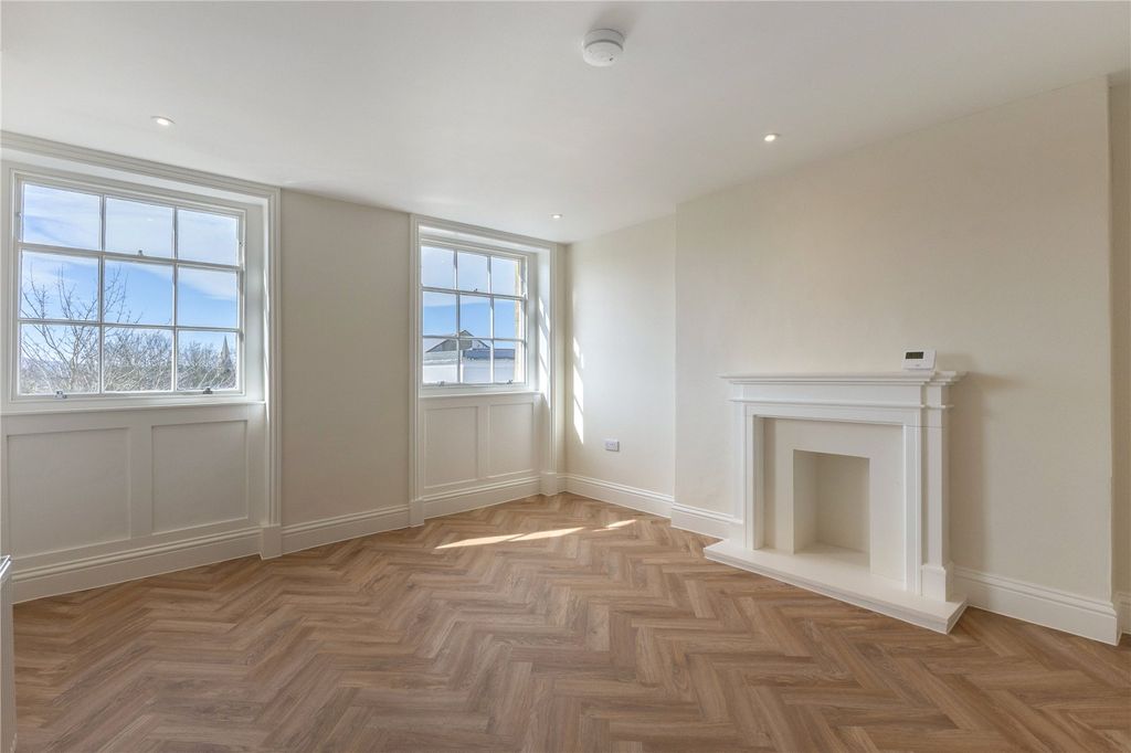 Property photo 2 of 11 Living/Dining