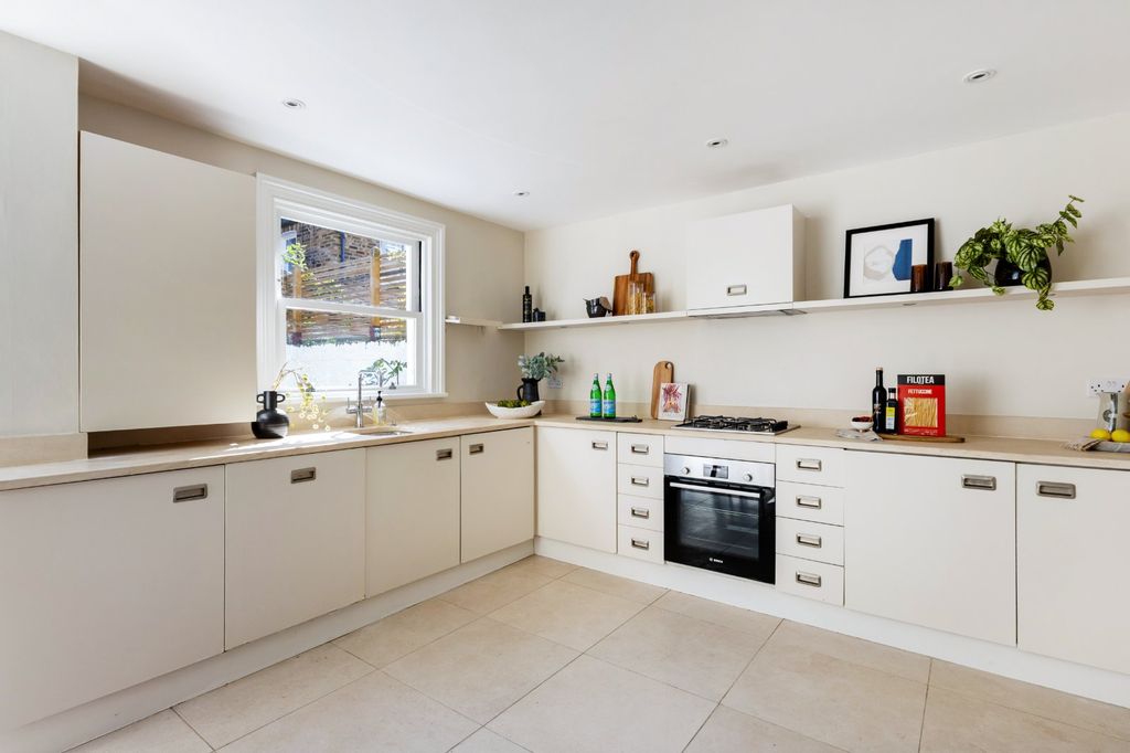 Property photo 2 of 17 Kitchen