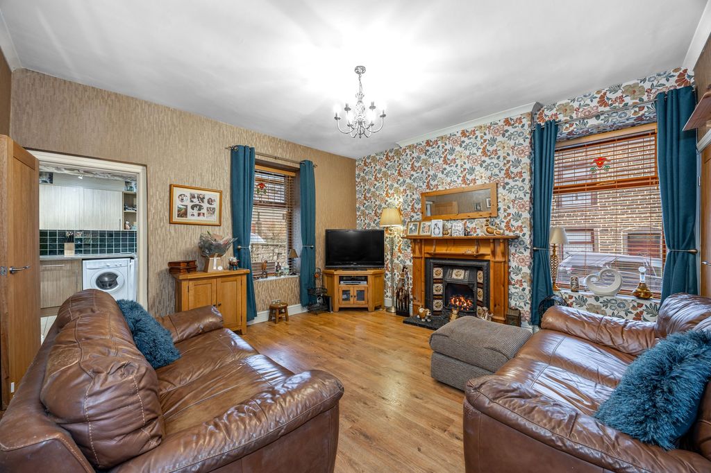 Property photo 2 of 23