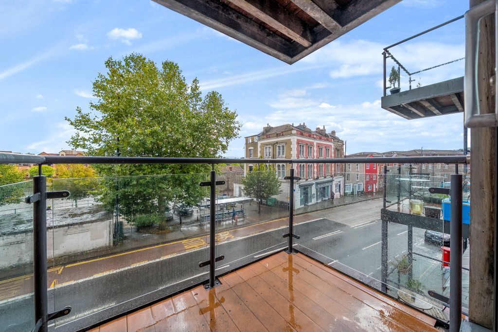 Property photo 2 of 10 Balcony