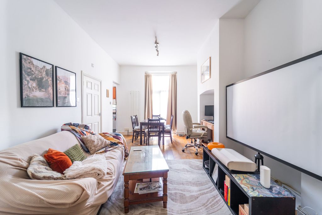 Property photo 1 of 8 Mba07815