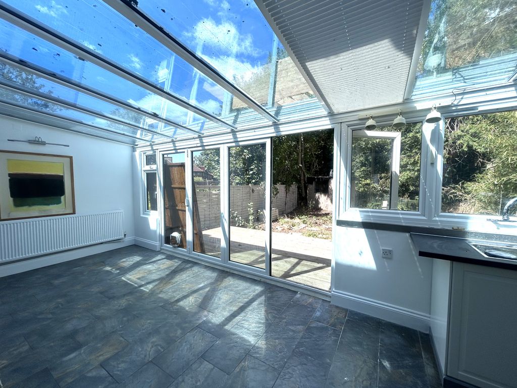 Property photo 2 of 22 Image00020