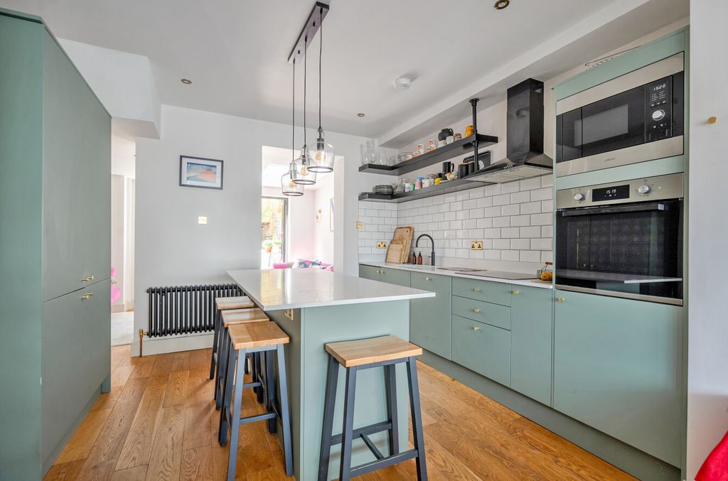 Property photo 2 of 15 1455959-13-69Fe04...