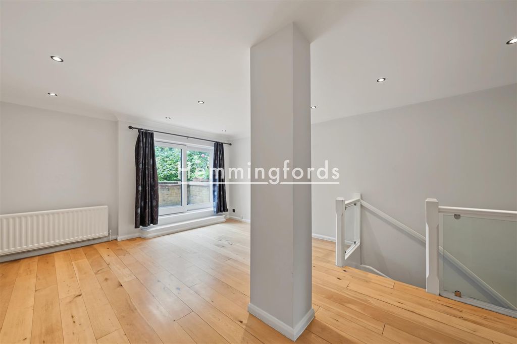 Property photo 3 of 15 Welland Mews E1W-11.Jpg