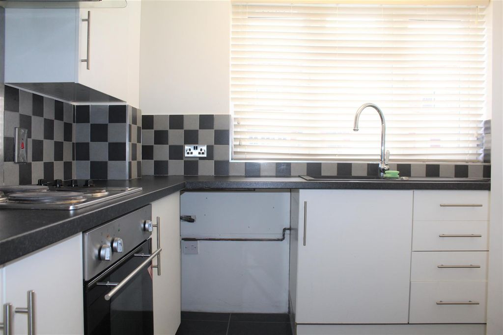 Property photo 3 of 5 Kitchen.Jpg