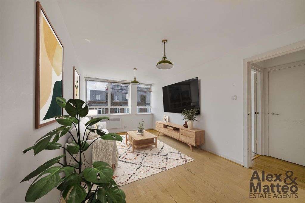 Property photo 2 of 11 Deptford High Street