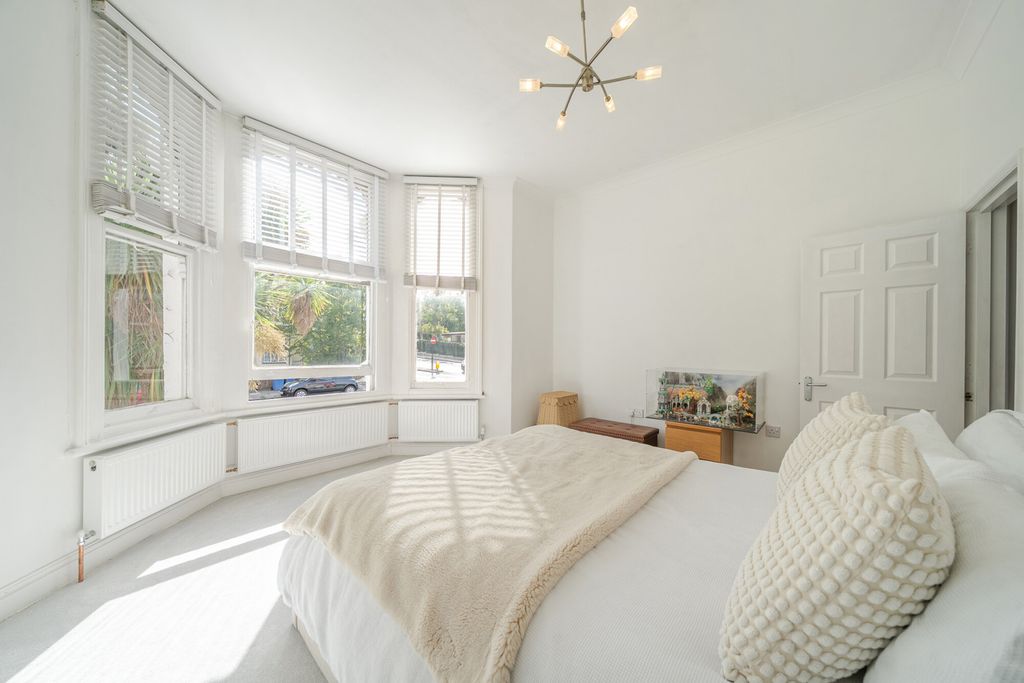 Property photo 3 of 12 1526066-10-6Aba54...