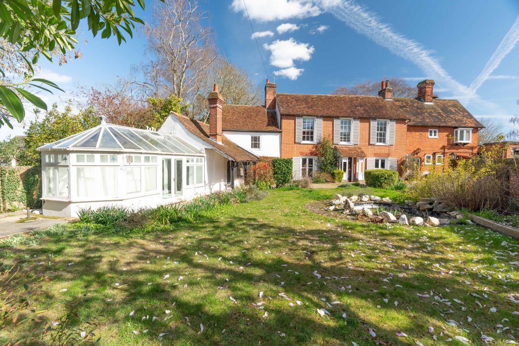 Property photo 2 of 20 Front Garden