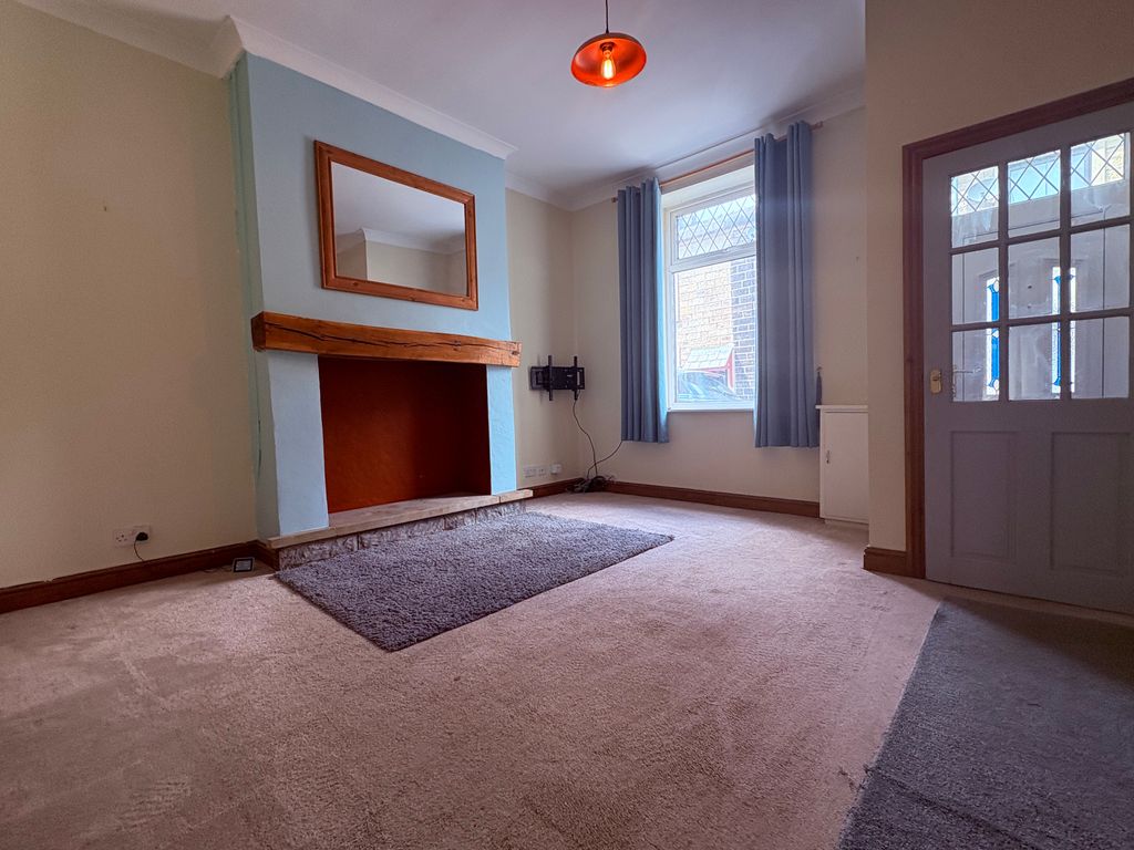 Property photo 1 of 6 Living Room