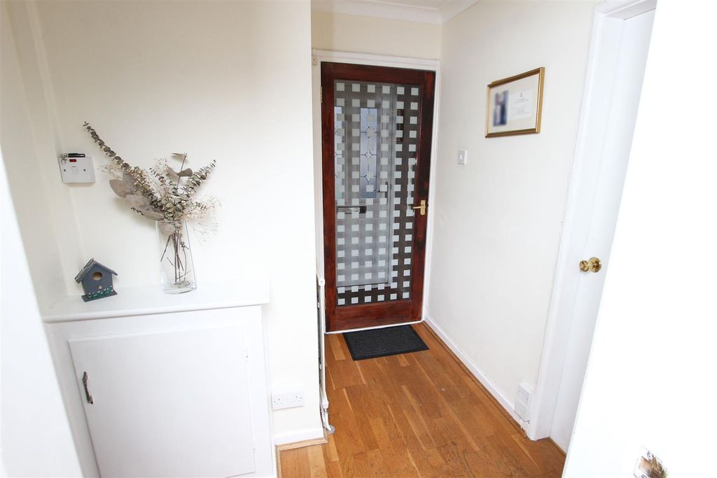 Property photo 3 of 13 Entrance Hall