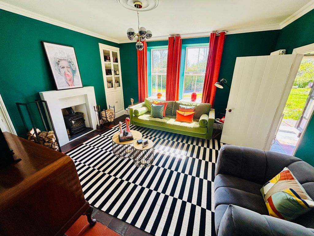 Property photo 3 of 32