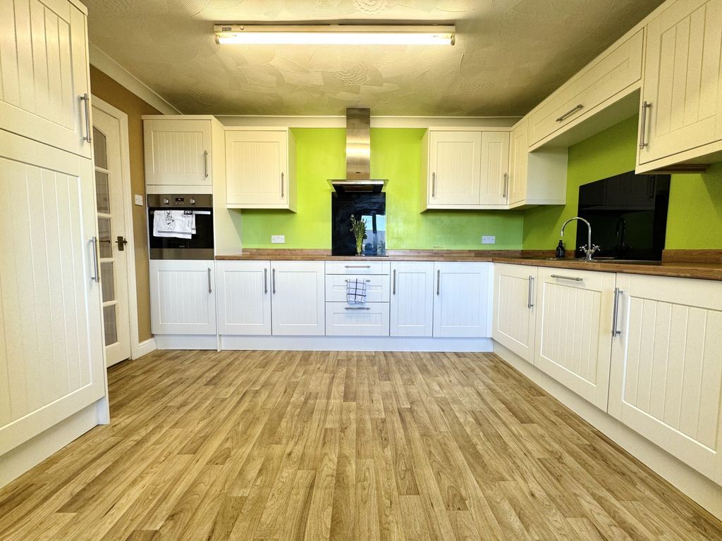 Property photo 3 of 31 Img_7170