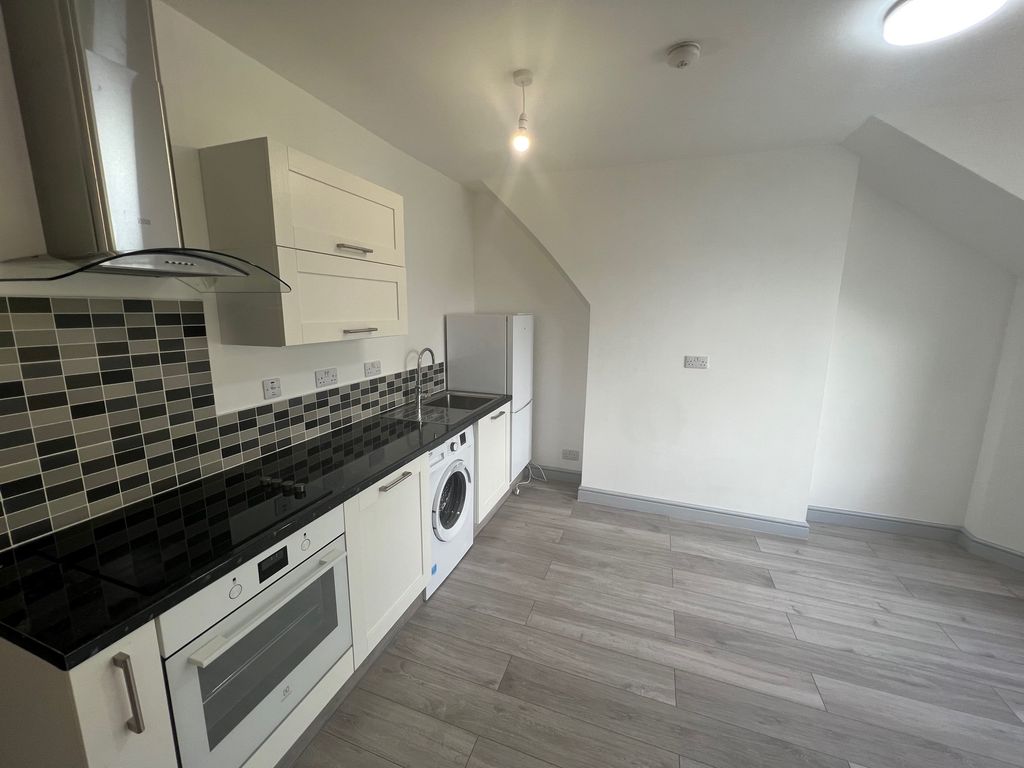 Property photo 2 of 6 Kitchen