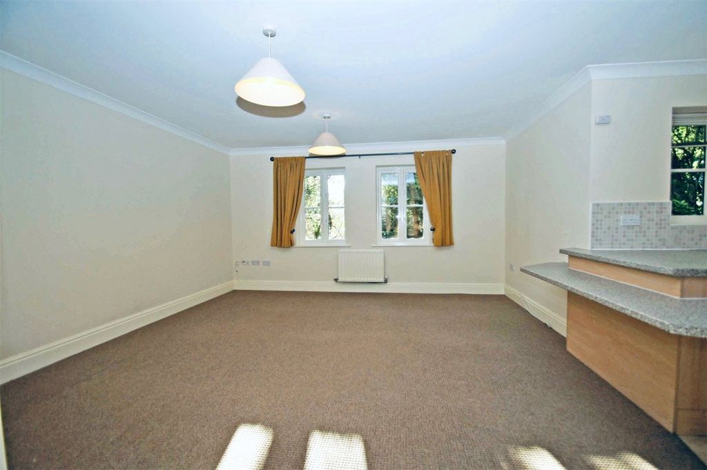 Property photo 2 of 20 Lounge