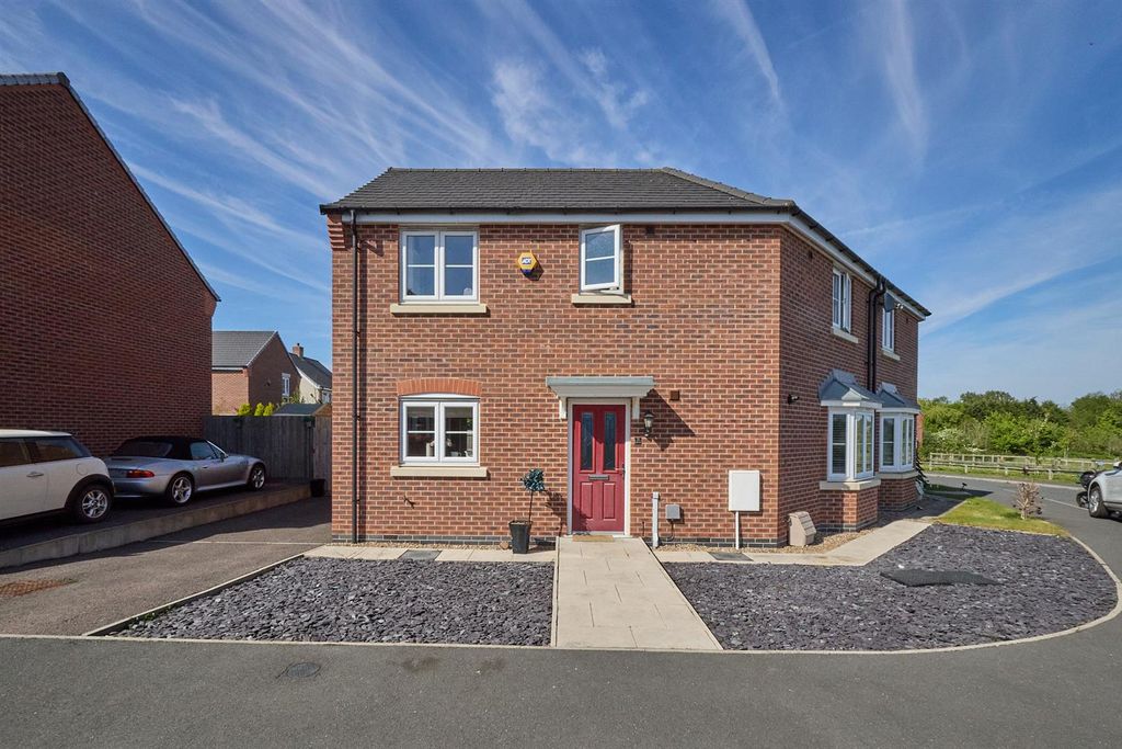 Property photo 1 of 15 Simpson Road 13.Jpg