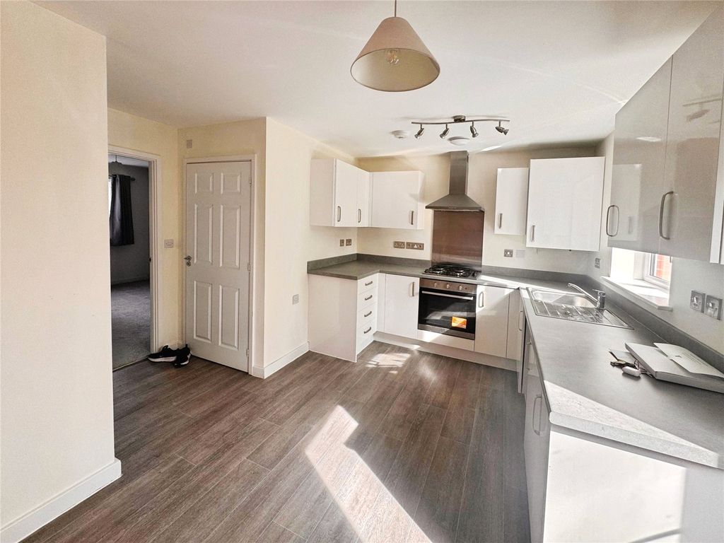 Property photo 2 of 9 Dining Kitchen