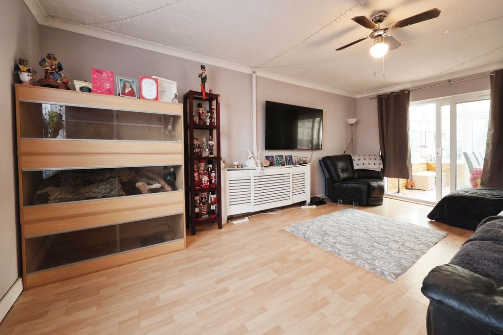 Property photo 3 of 15