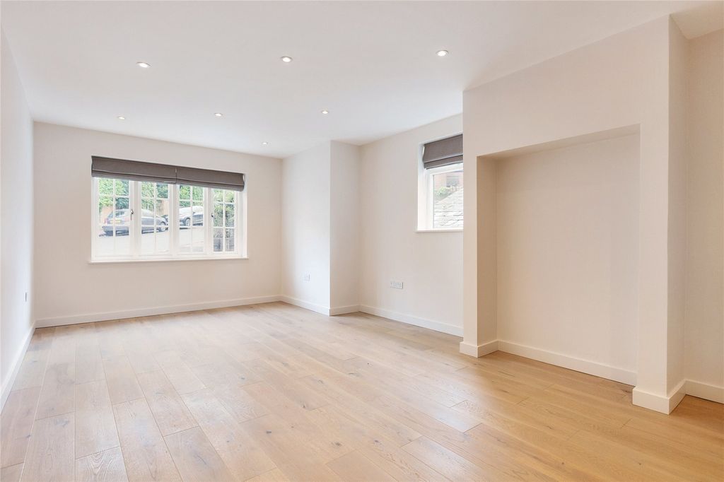 Property photo 3 of 10 Reception