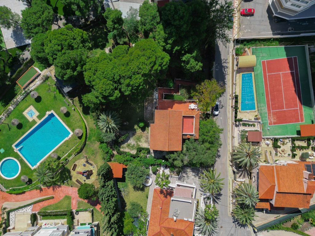 Property photo 2 of 50