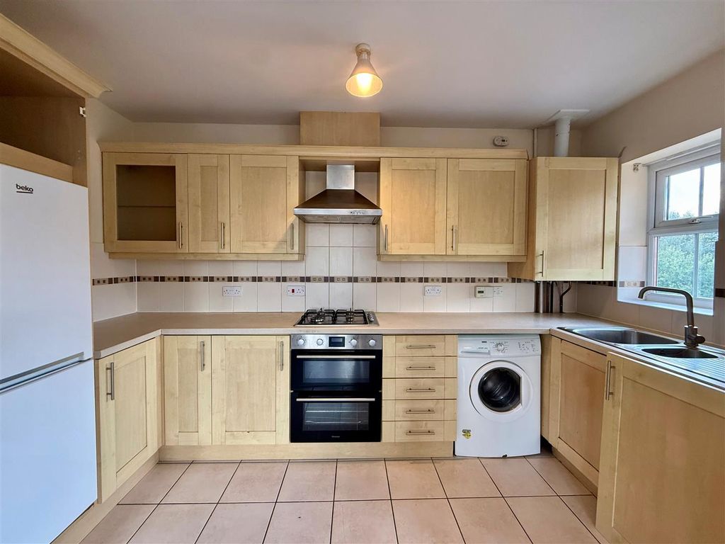 Property photo 3 of 8 Kitchen.Jpg