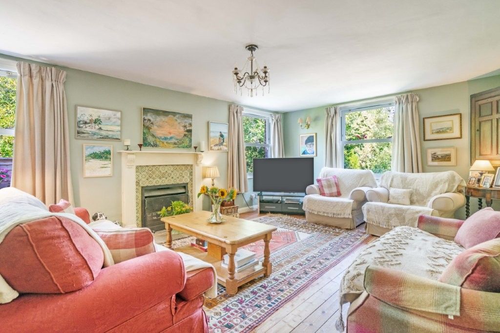 Property photo 2 of 19 Sitting Room