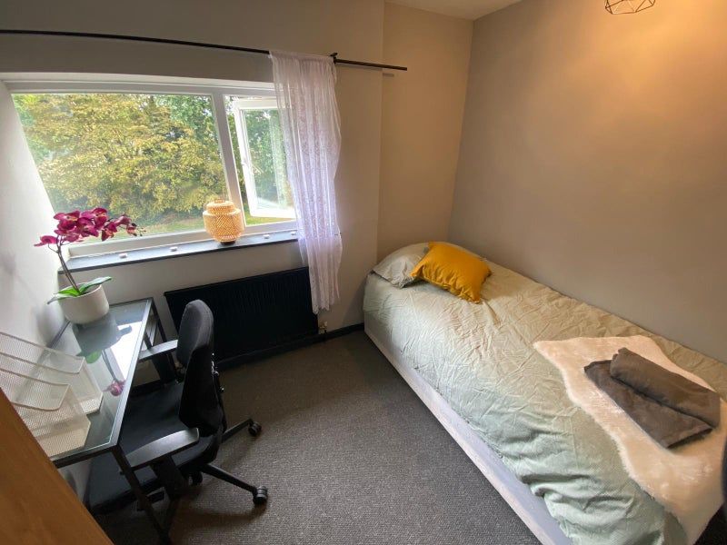Property photo 3 of 12 Room 6- £550 Available 01/06/2026