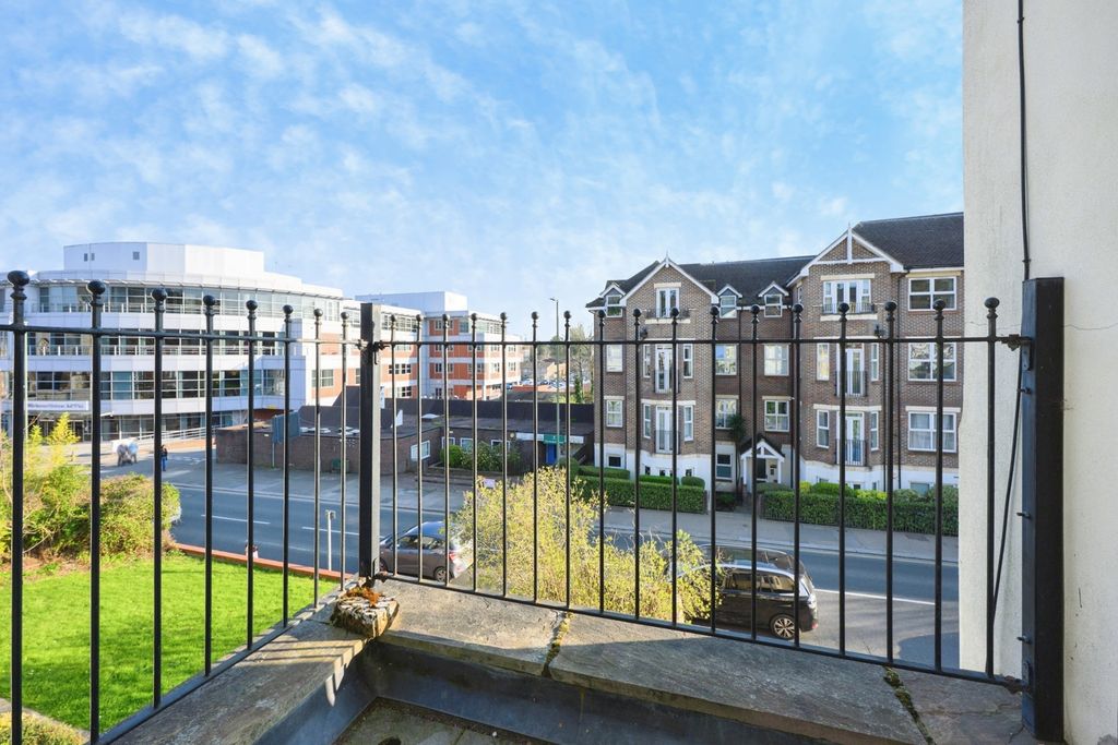 Property photo 3 of 11 Pbox-Img.Jpg