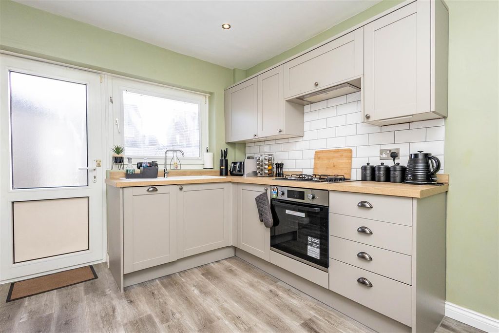 Property photo 3 of 16 Kitchen